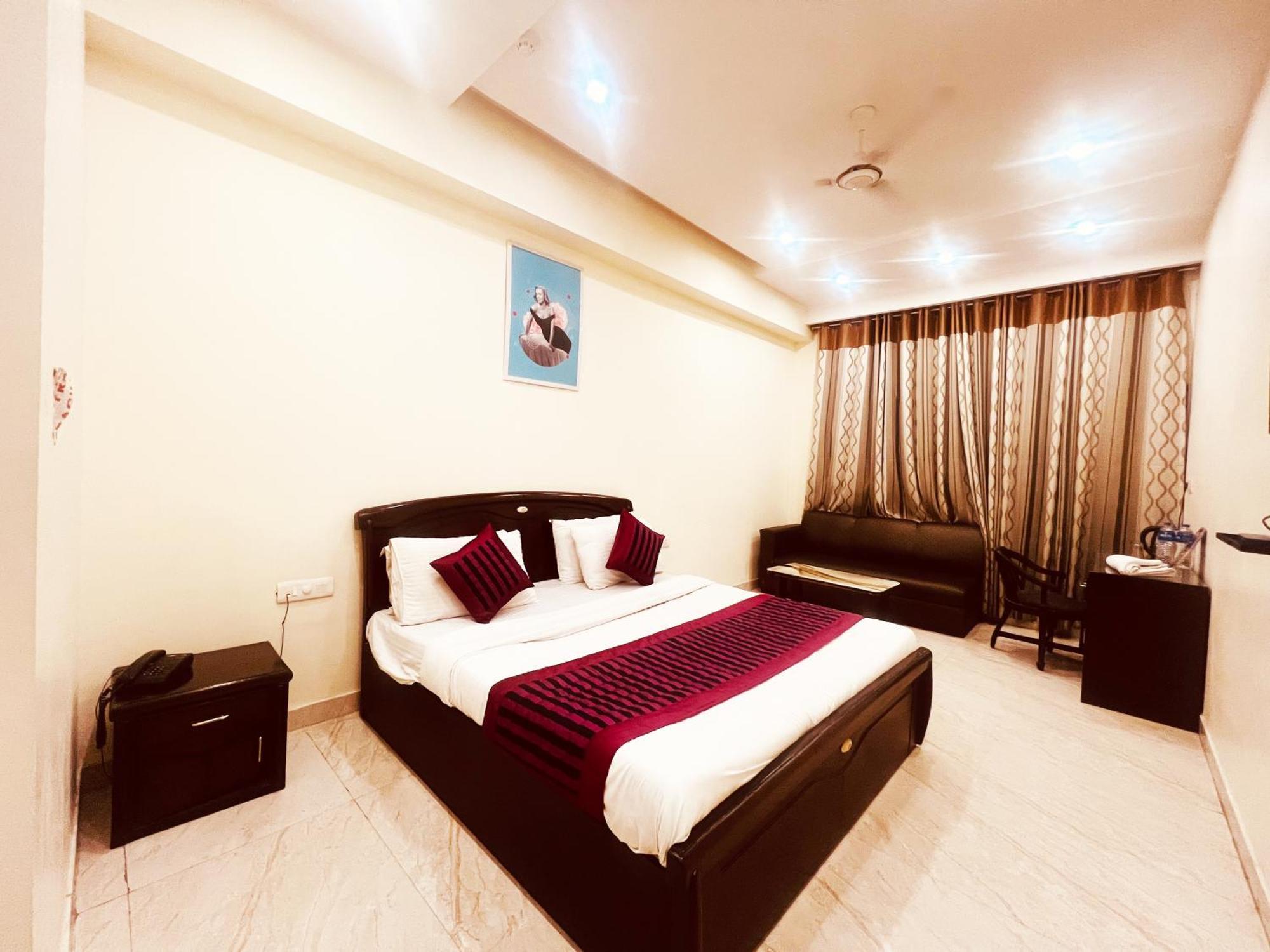 Hotel Lagoona And Banquet Hall Ню Делхи Екстериор снимка