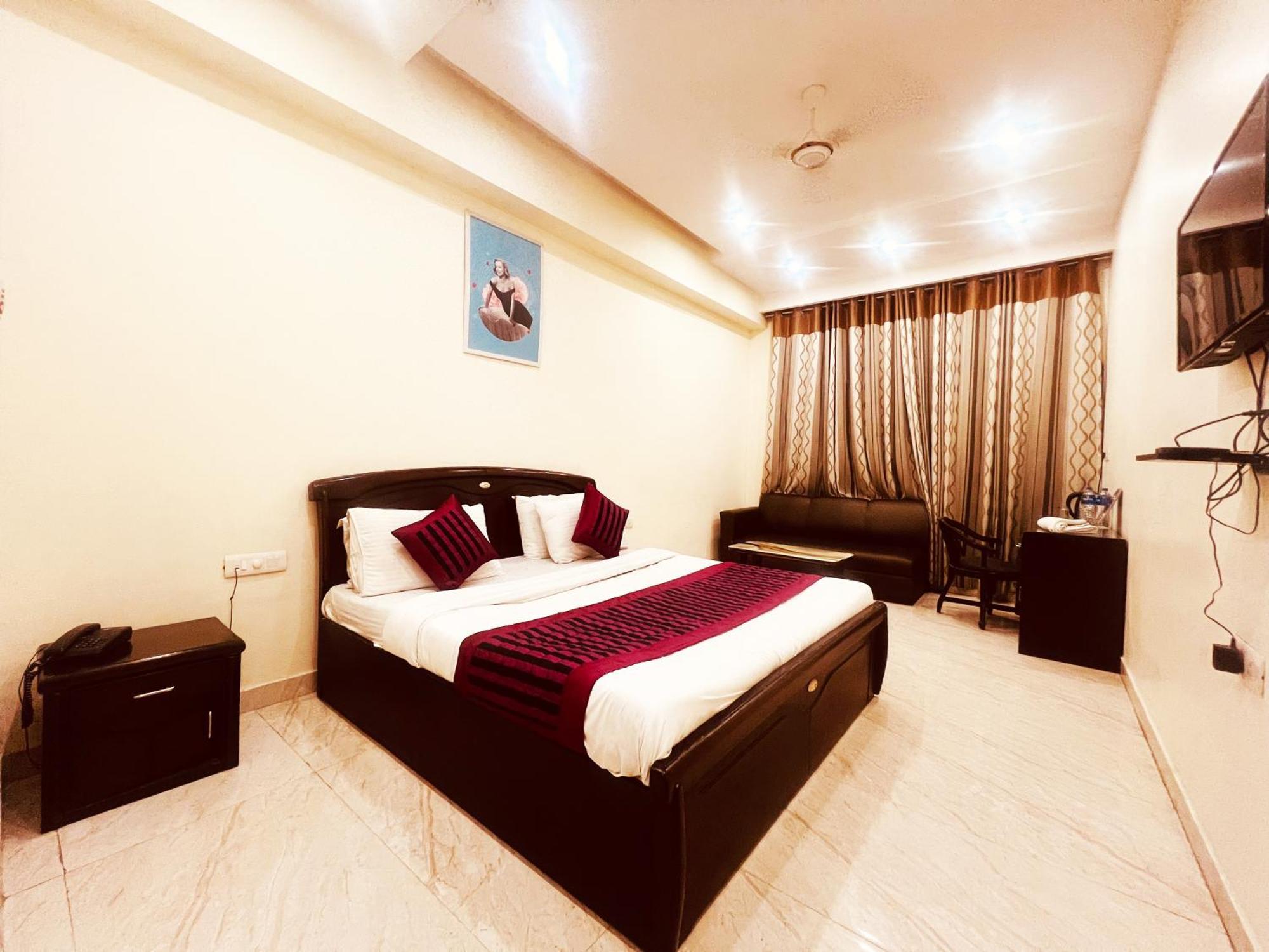 Hotel Lagoona And Banquet Hall Ню Делхи Екстериор снимка