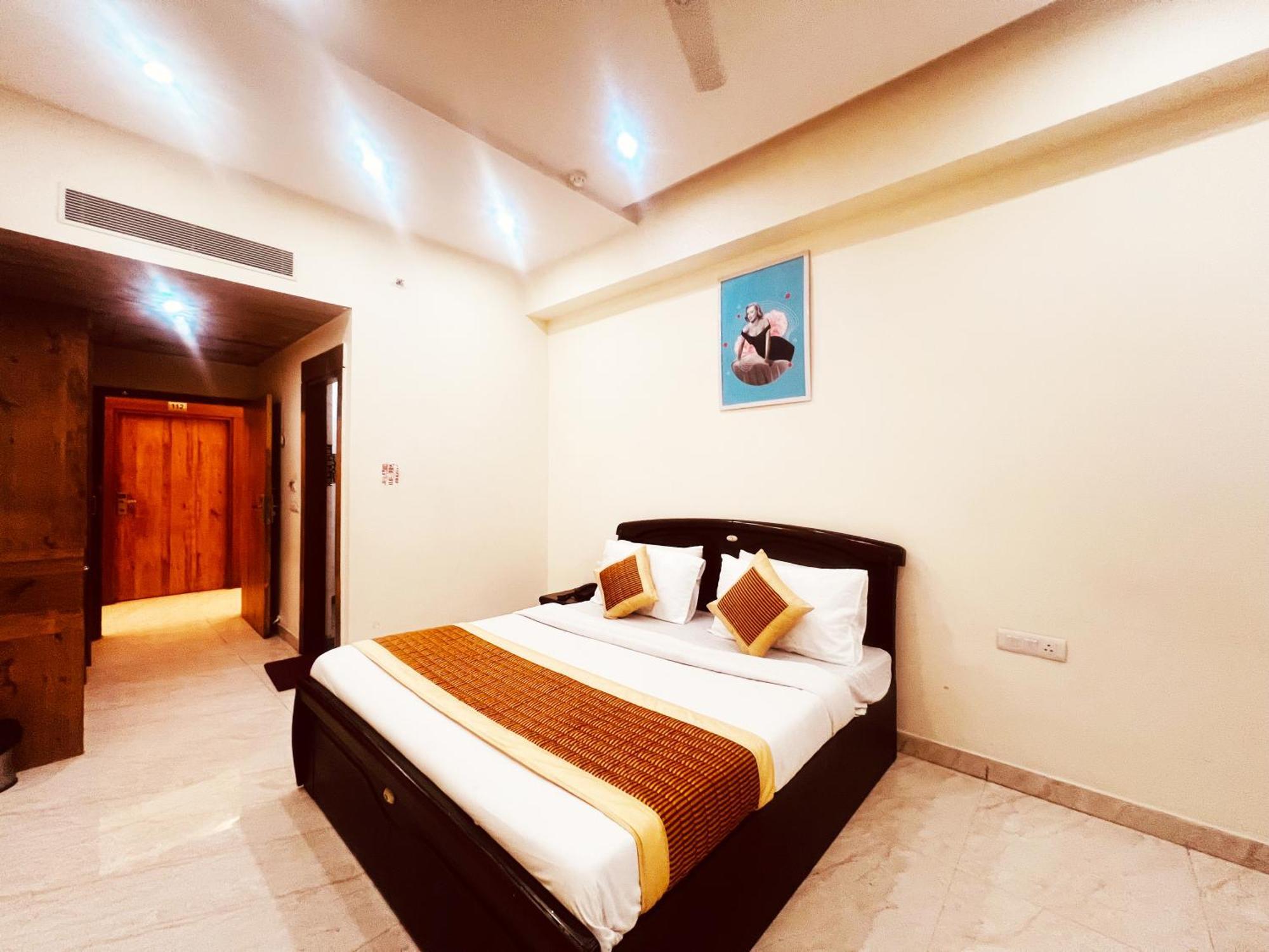 Hotel Lagoona And Banquet Hall Ню Делхи Екстериор снимка