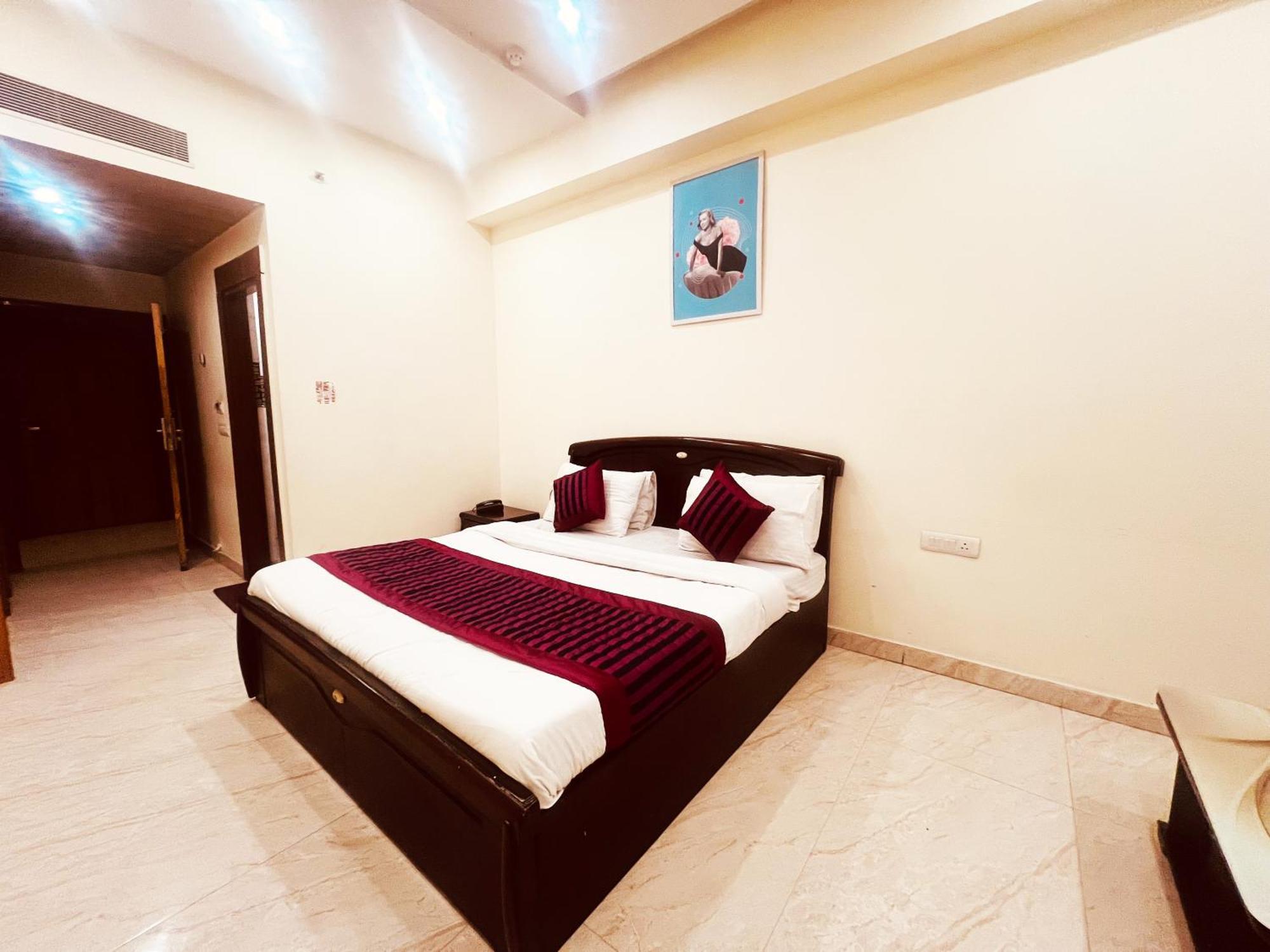 Hotel Lagoona And Banquet Hall Ню Делхи Екстериор снимка